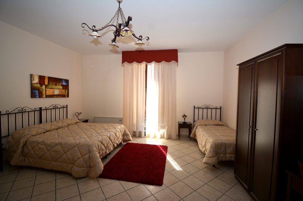 triple-room-bed-and-breakfast-caltagironea